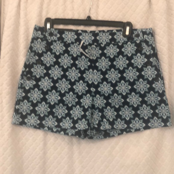 Banana Republic 4” Shorts - Picture 1 of 5